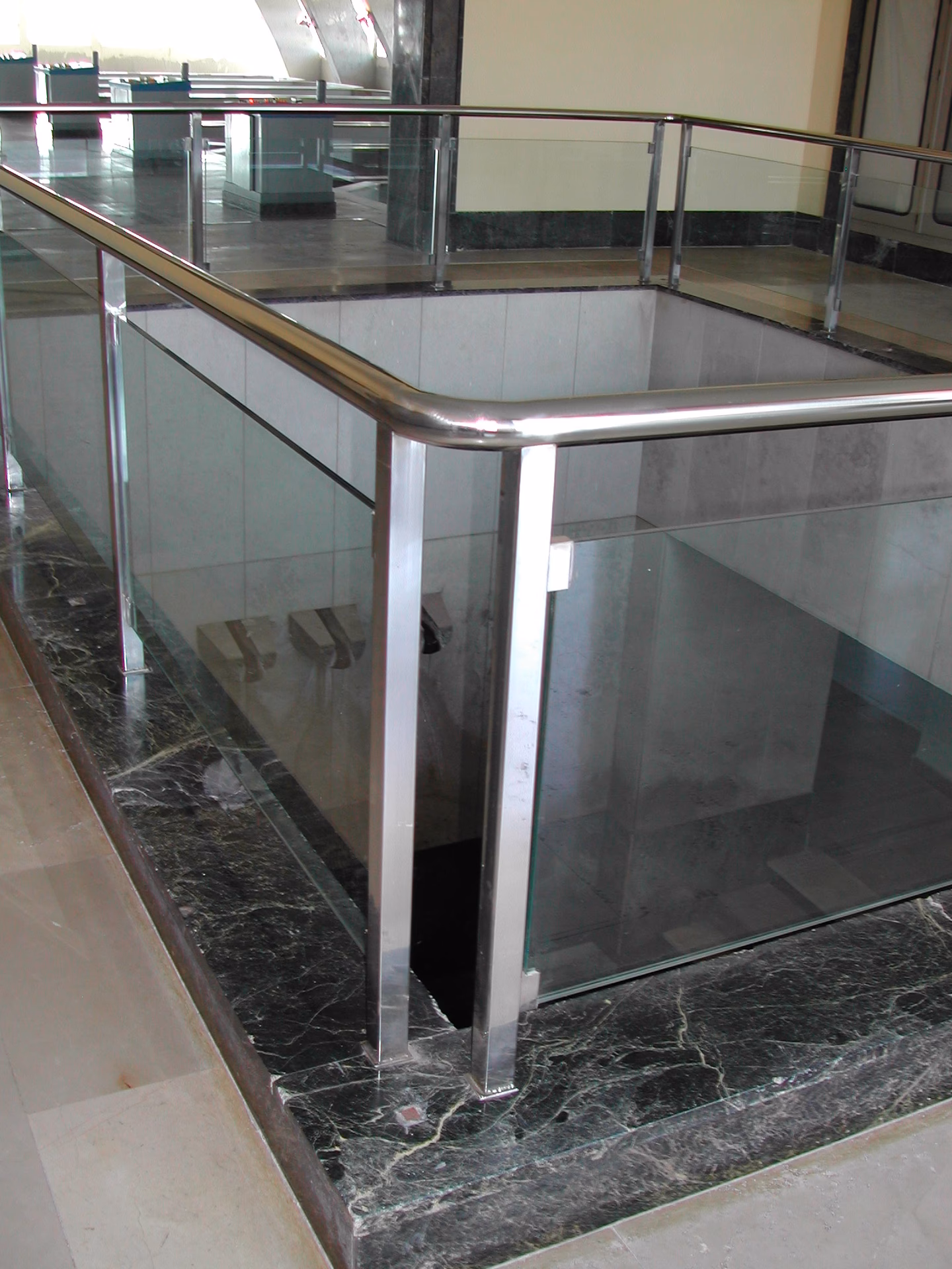 ¿Cuál es el objetivo de la empresa de acero inoxidable?