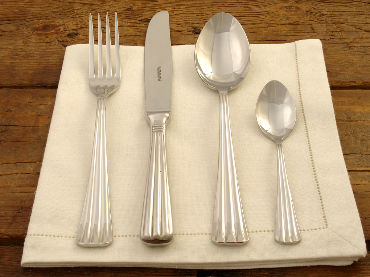 ¿Quién es el proveedor mayorista de plata de ley y acero inoxidable?