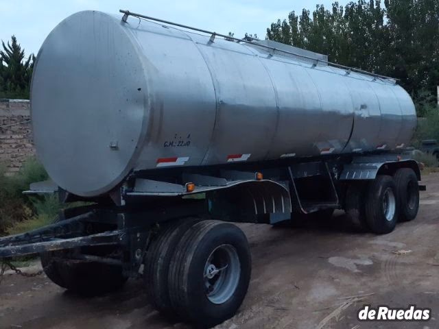 ¿Dónde puedo comprar un acoplado usado?