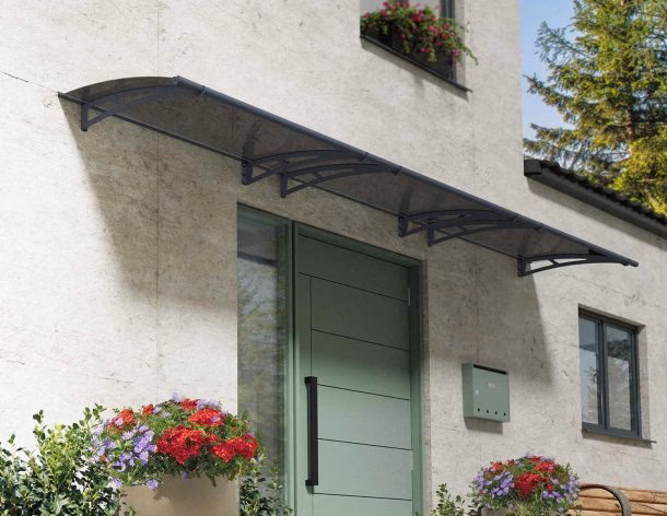 ¿Cómo se instalan los aleros protectores para puertas y ventanas?