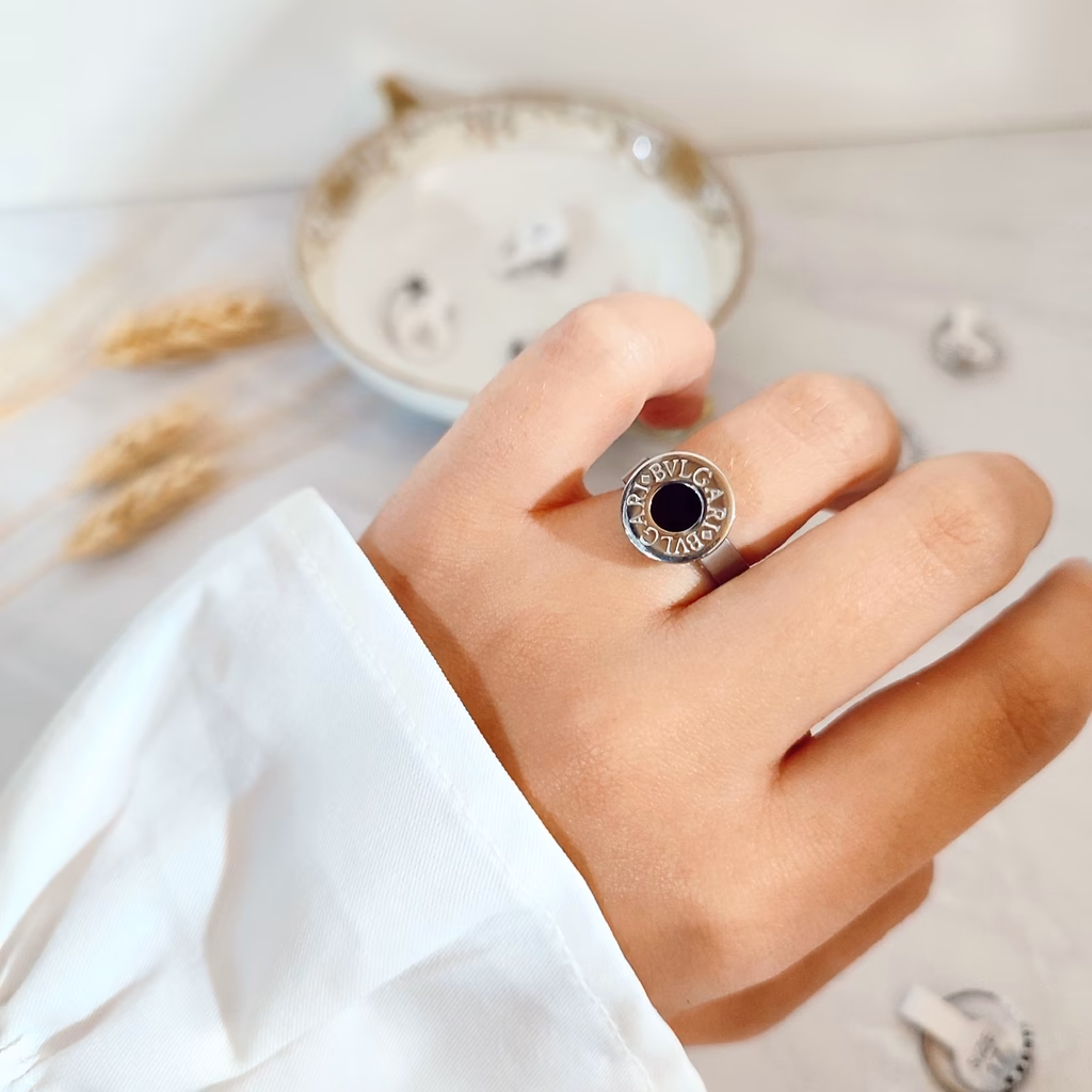 ¿Qué ofrecen los anillos de lujo de Bvlgari?