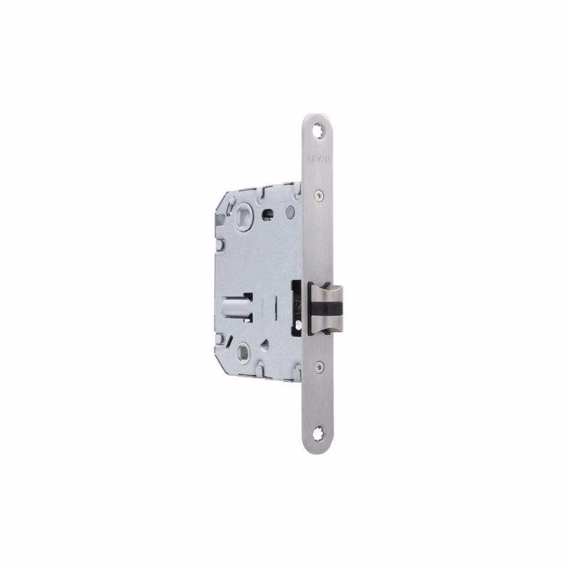 ¿Cómo se coloca el picaporte en una puerta?