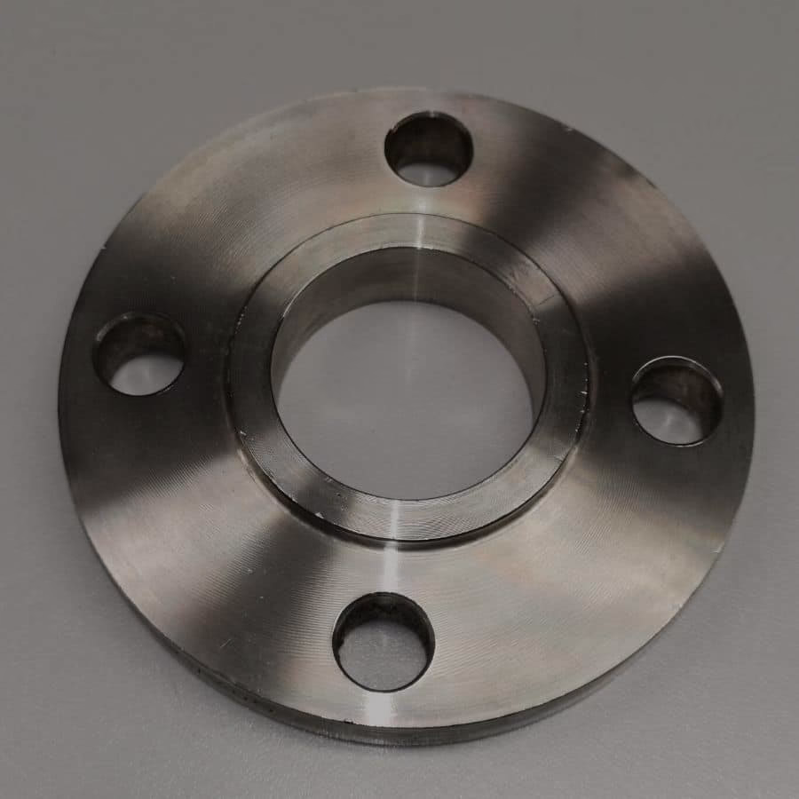 ¿Qué medidas de bridas Slip On y Cuello de acero inoxidable ofrecen?