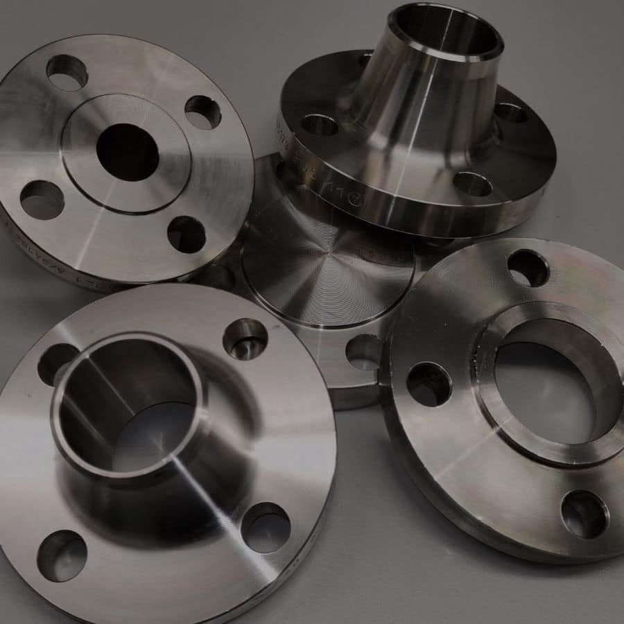 ¿Qué medidas de bridas Slip On y Cuello de acero inoxidable ofrecen?