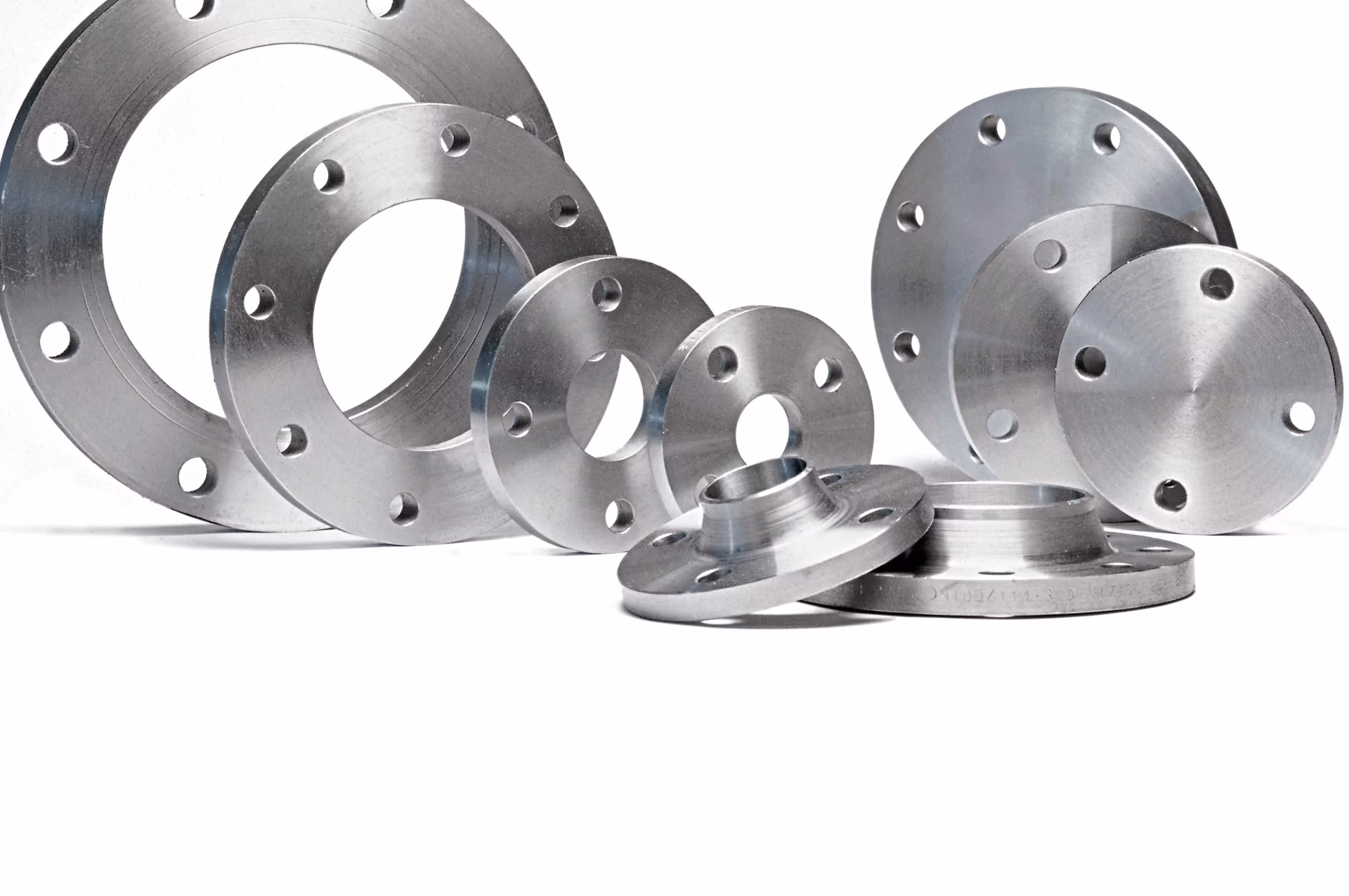 ¿Cuál es el tipo de acero inoxidable de la brida?