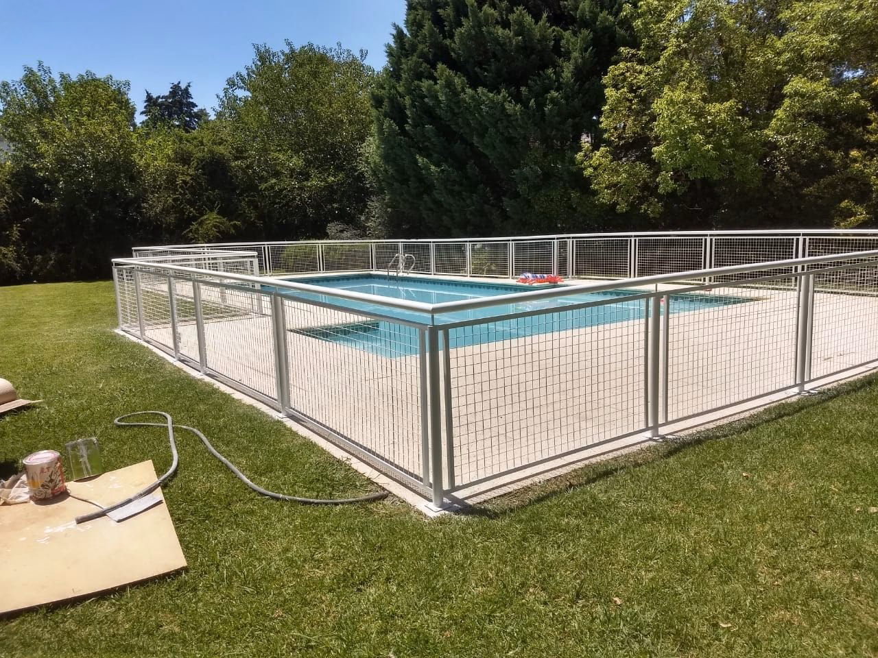 ¿Qué beneficios ofrece un cerco de seguridad para piletas?