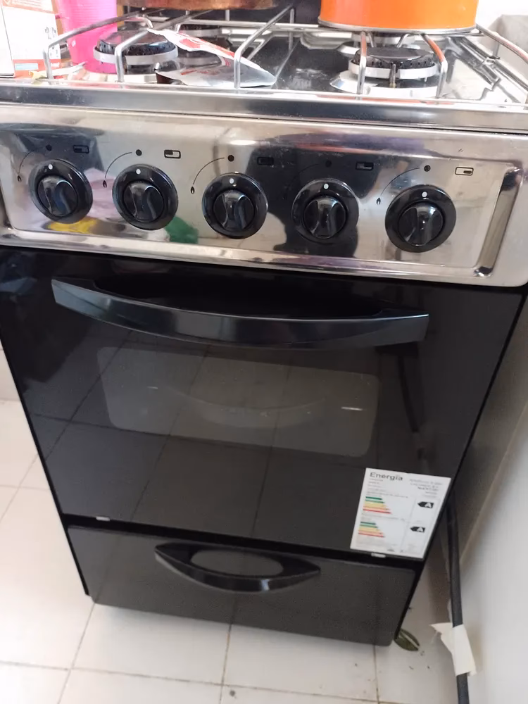 ¿Cuántos Hornos tiene la cocina Martiri?