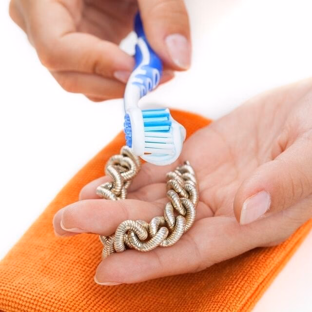 ¿Cómo limpiar una cadena de acero?