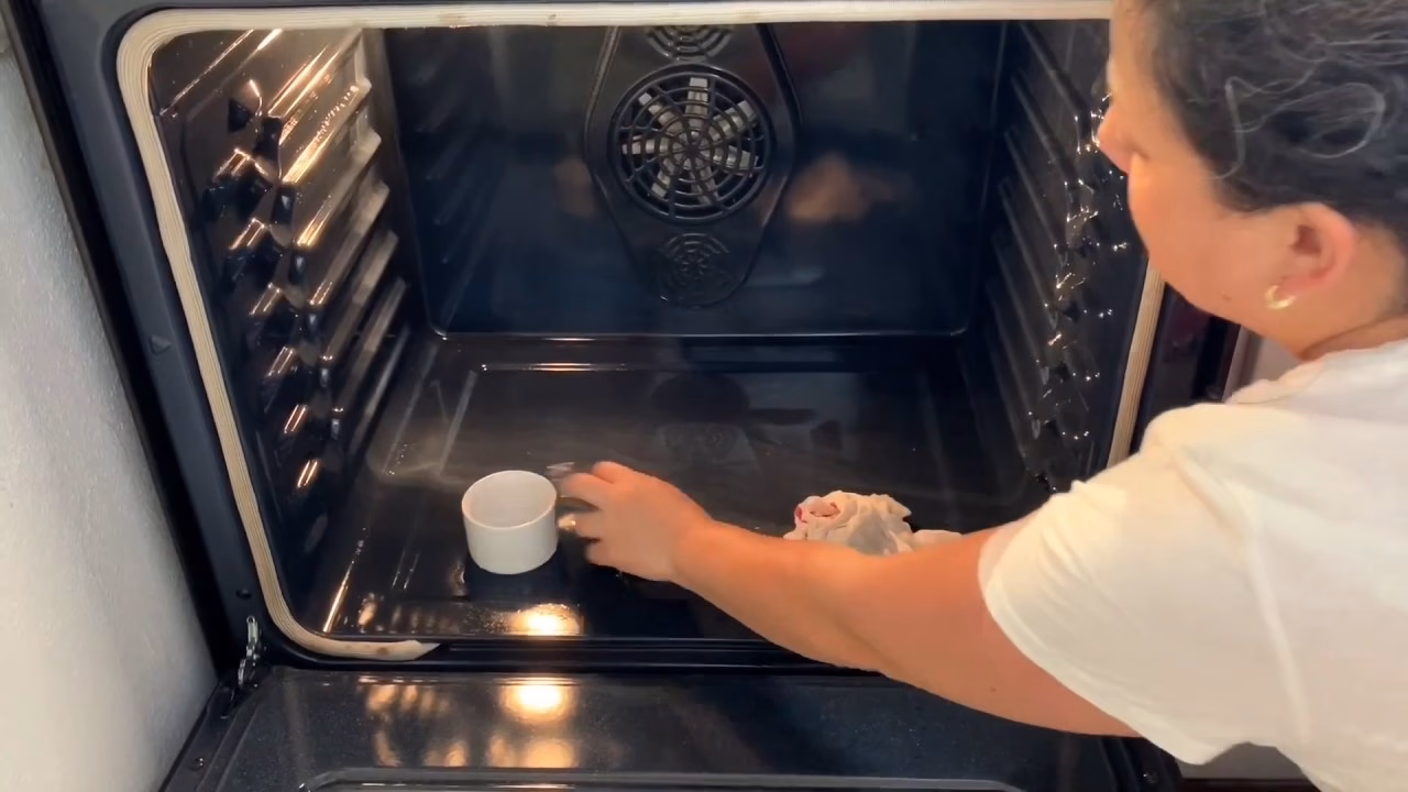 ¿Cómo limpiar las rejillas del horno?