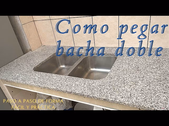 ¿Se puede pegar ceramicos en un baño?