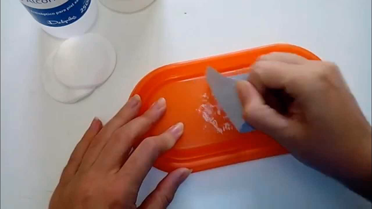 ¿Cómo se usa el removedor de pegamento?