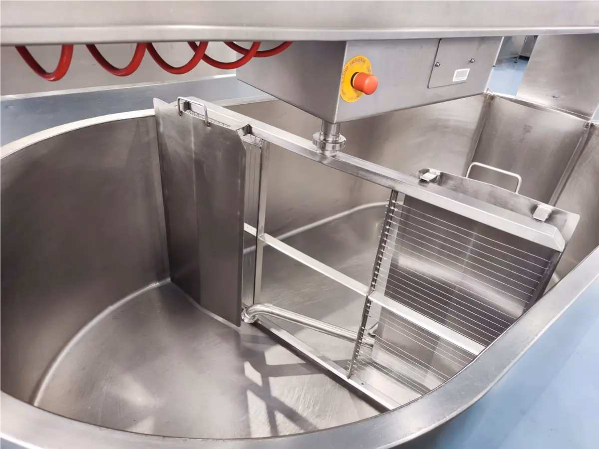 ¿Cómo funcionan las cubas queseras?