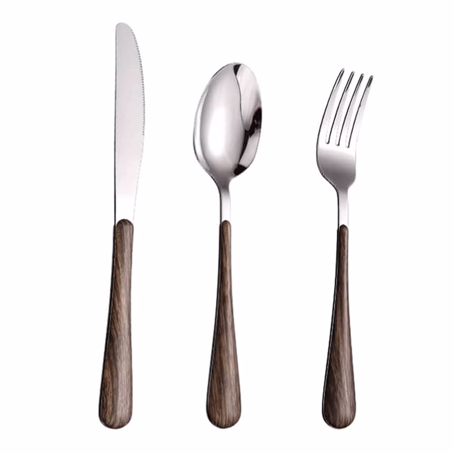 ¿Cuántas cucharas tiene un lote de cubiertos de acero inoxidable?