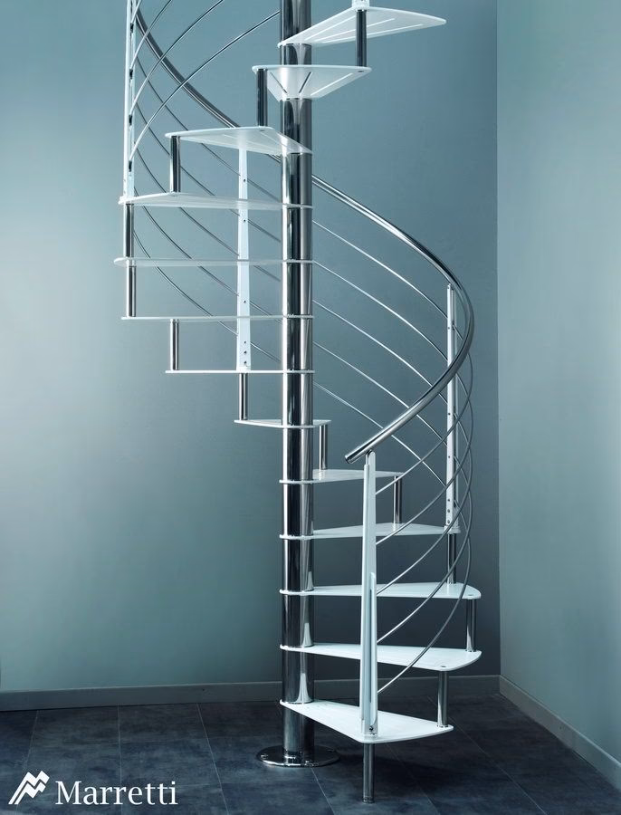 ¿Qué es mejor una escalera caracol o recta?