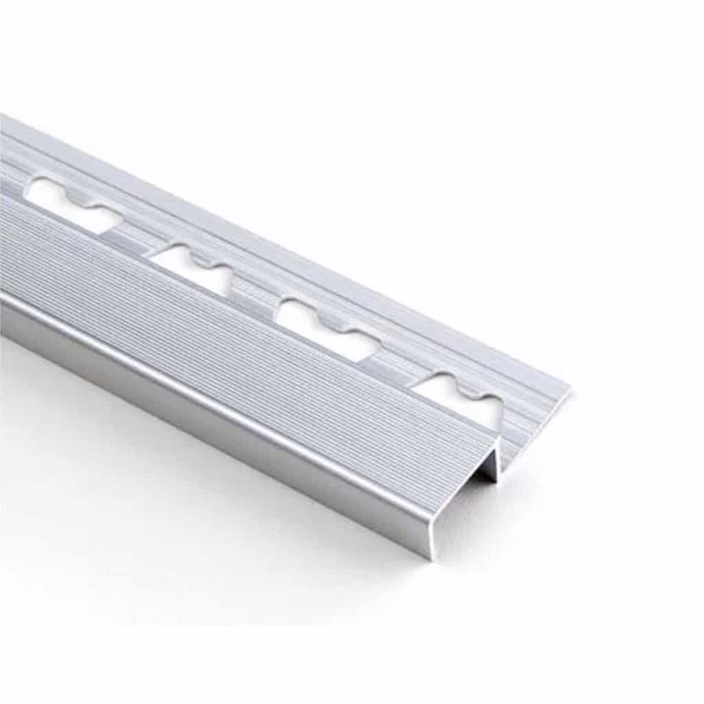 ¿Cuál es el largo máximo de un escalón de acero?