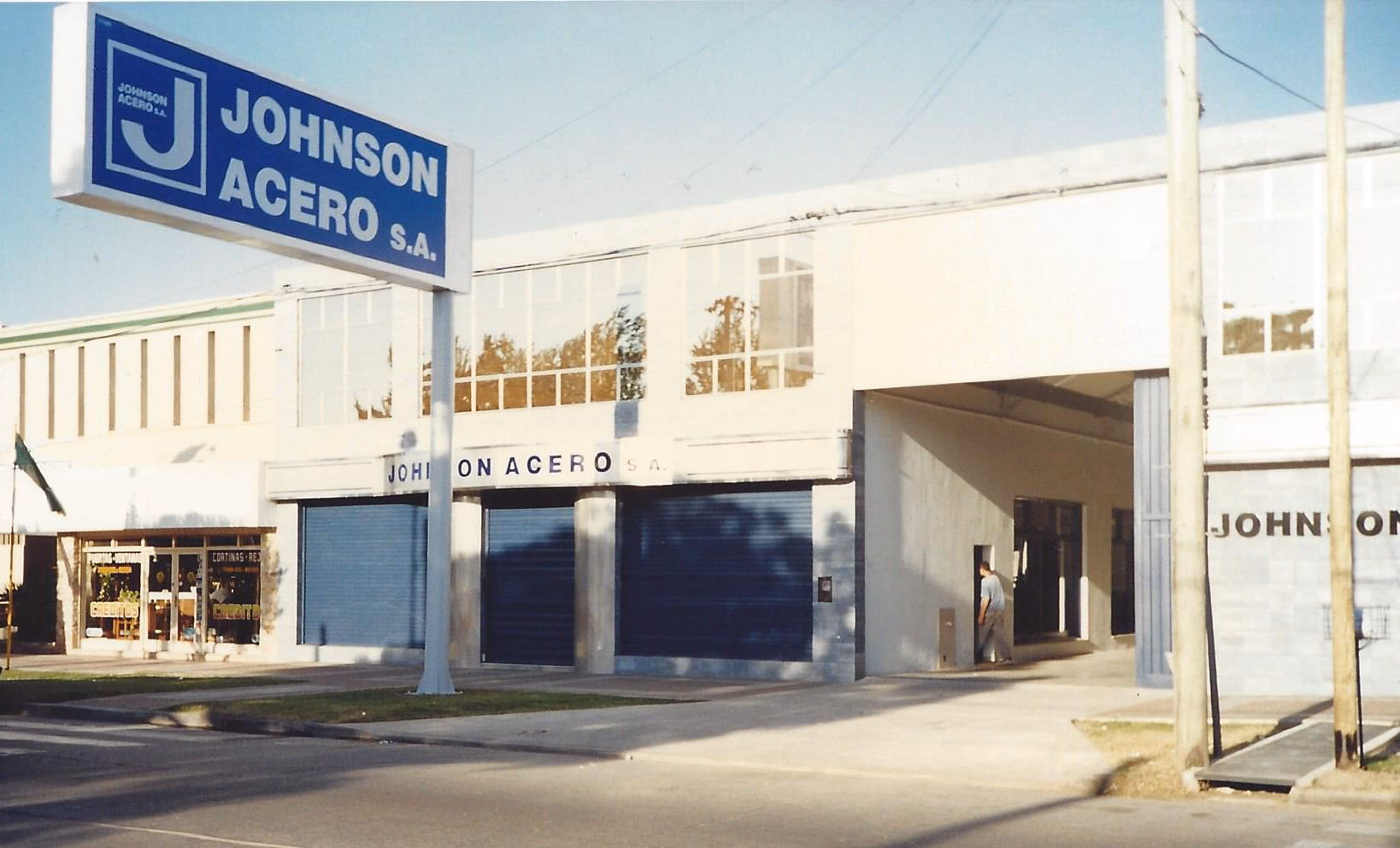 ¿Quién fabrica la pileta Johnson Aero?