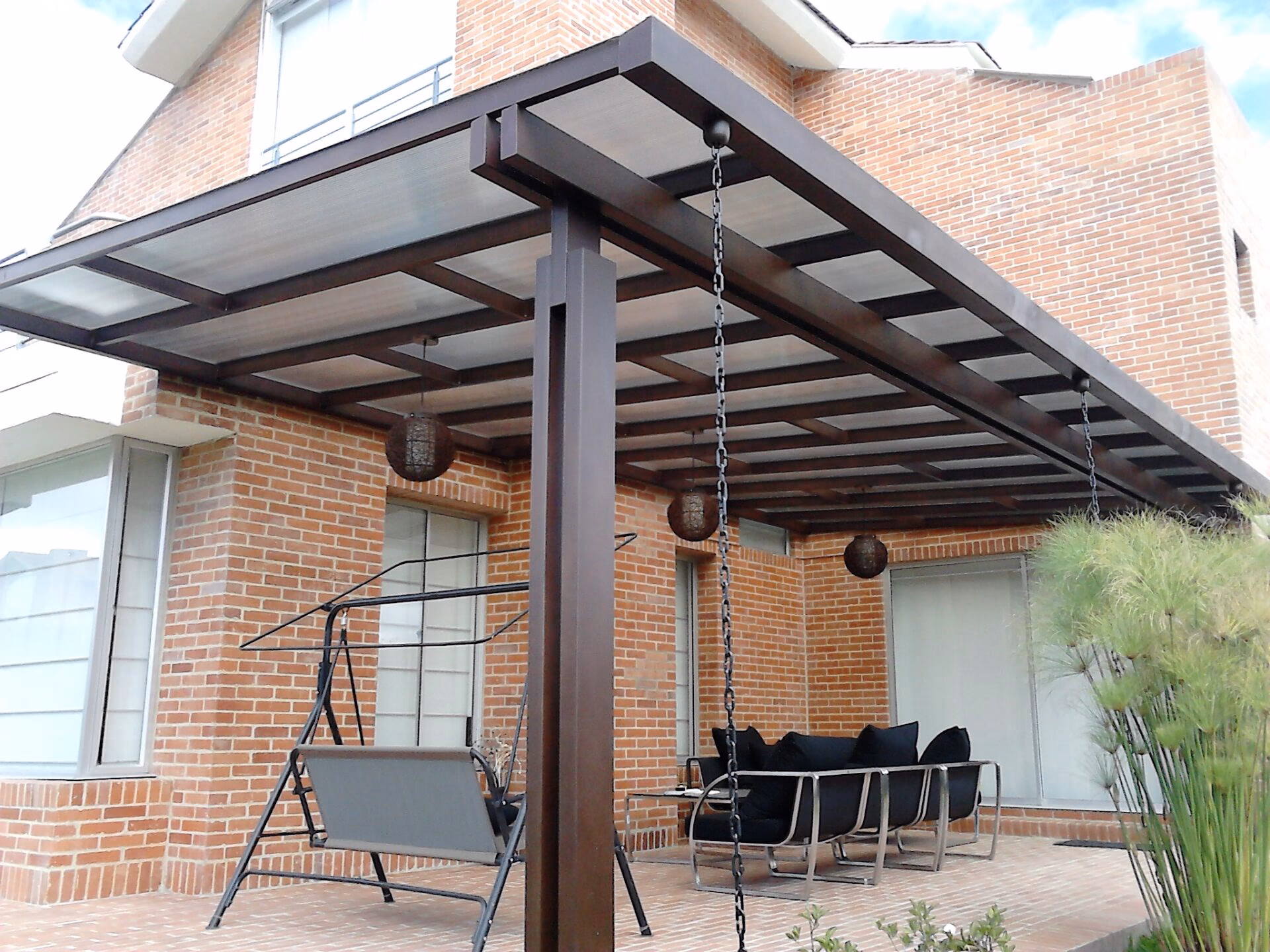 ¿Dónde puedo encontrar las mejores ofertas de pérgolas metálicas?