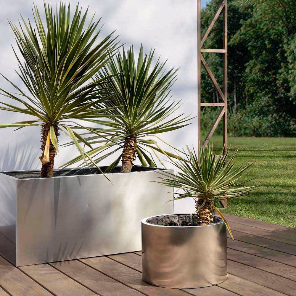 ¿Cuáles son los colores de una jardinera de acero inoxidable?