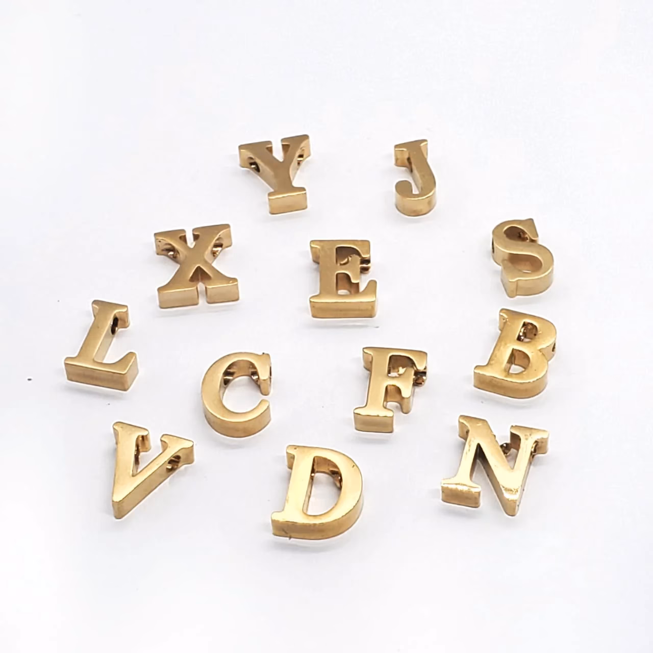 ¿Qué son las letras de acero inoxidable?