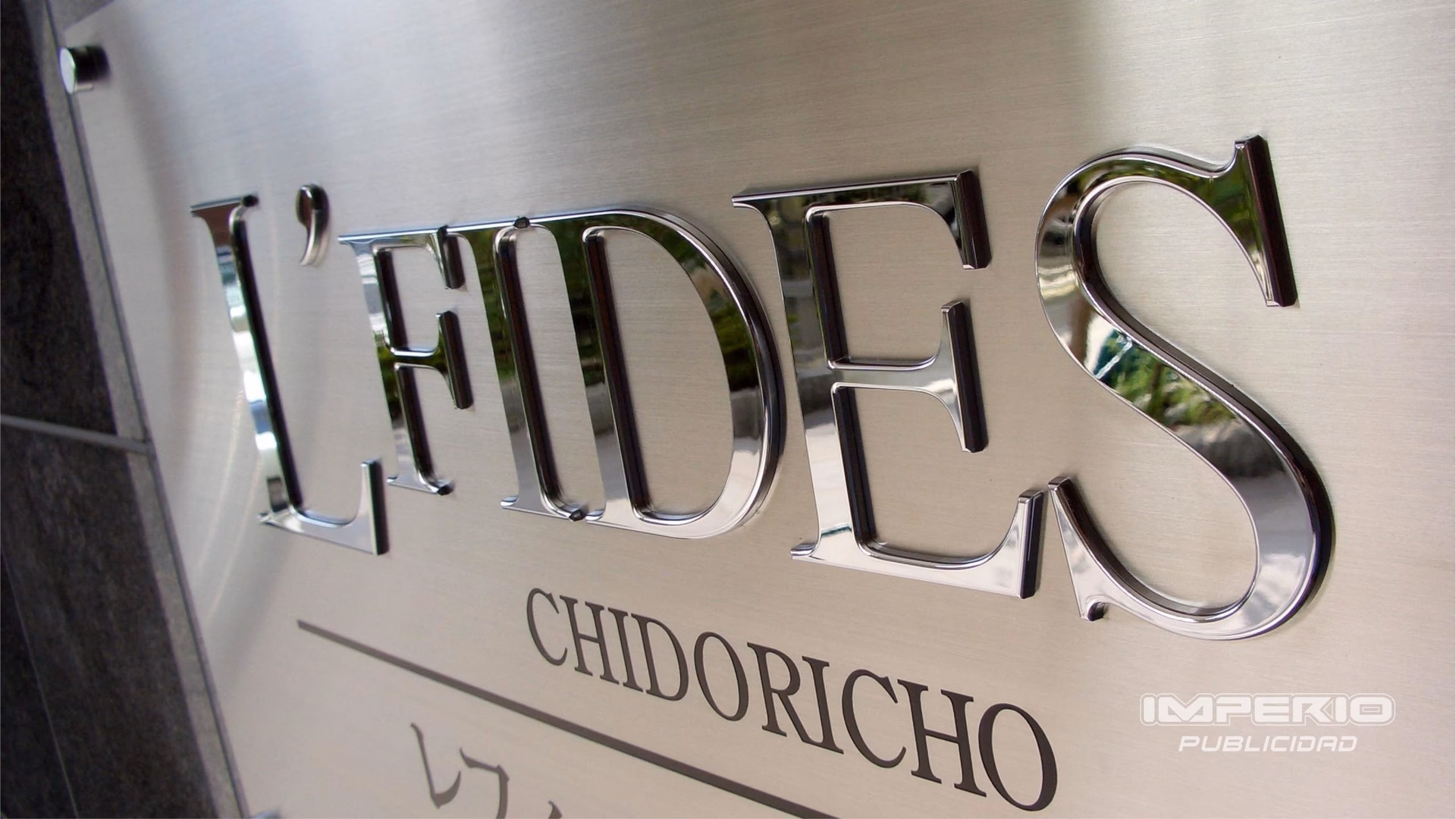 ¿Cuánto cuesta una letra de acero inoxidable?