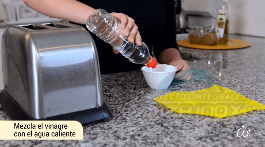 ¿Cómo limpiar la campana de acero inoxidable con bicarbonato?