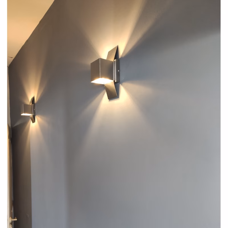 ¿Cuánto cuesta una luz LED bidireccional?