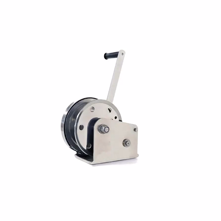 ¿Qué características tiene el malacate compacto de accionamiento manual?