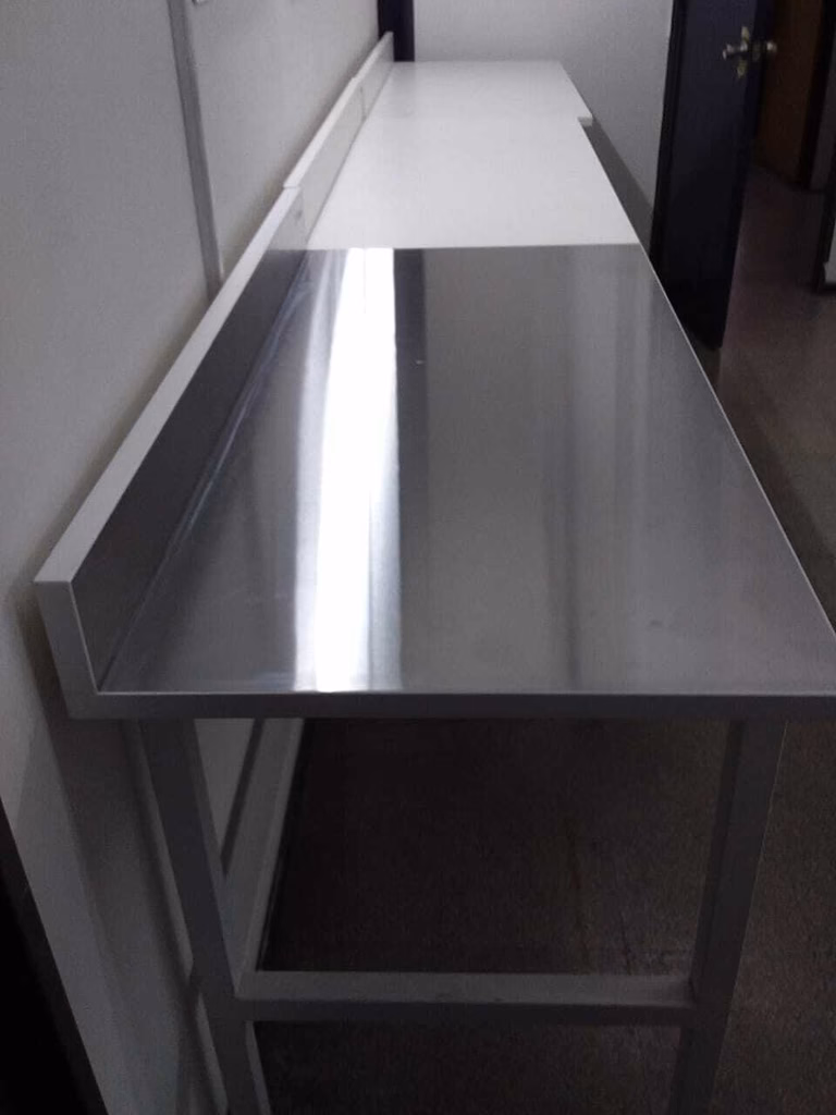 ¿Cuáles son los diferentes tipos de mesas inoxidables?