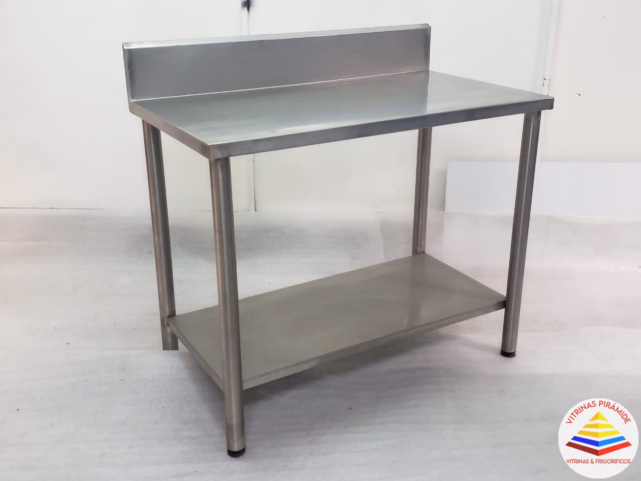 ¿Dónde puedo comprar mesones de acero inoxidable?