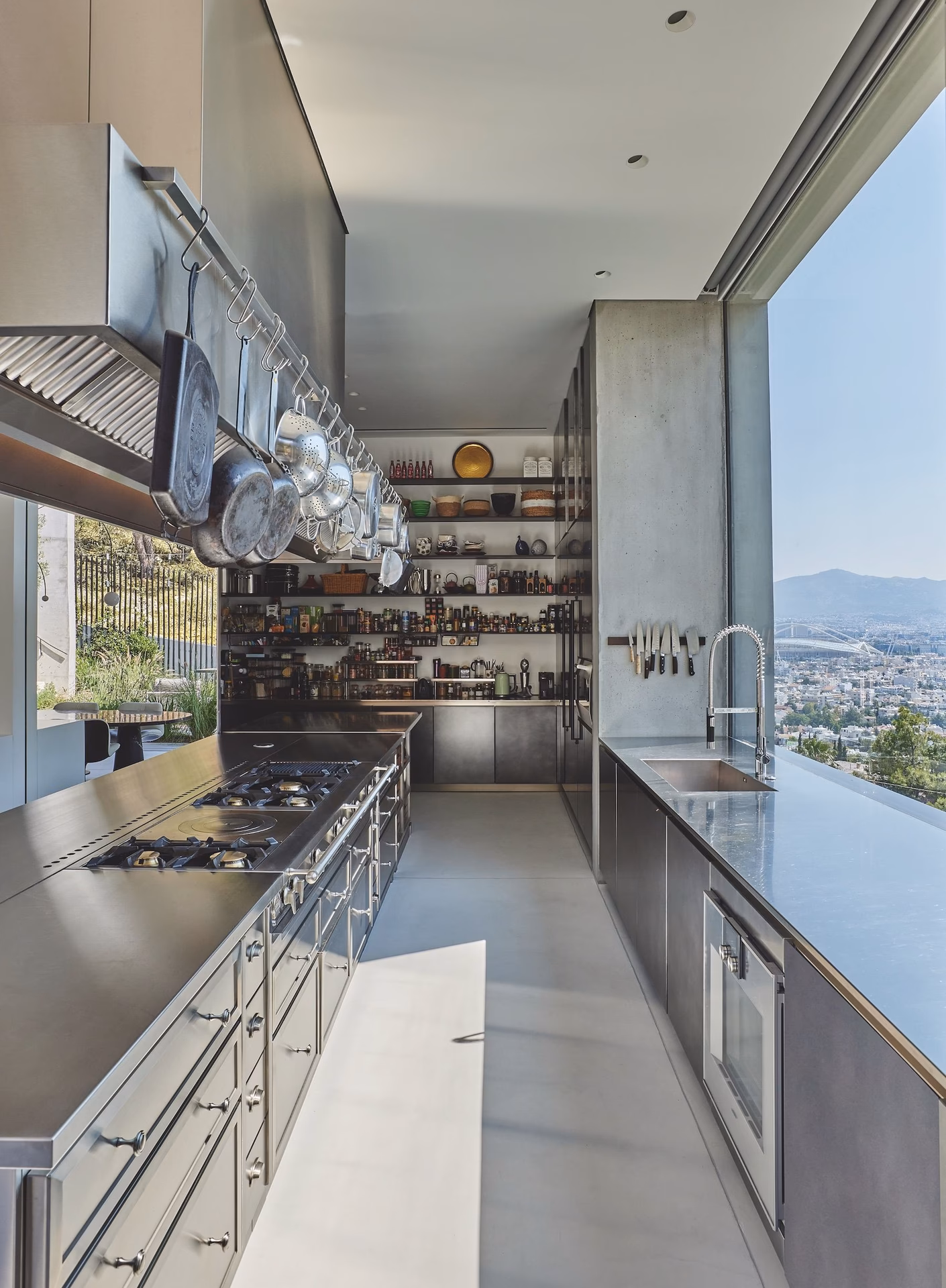 ¿Cómo crear una cocina moderna y rústica?