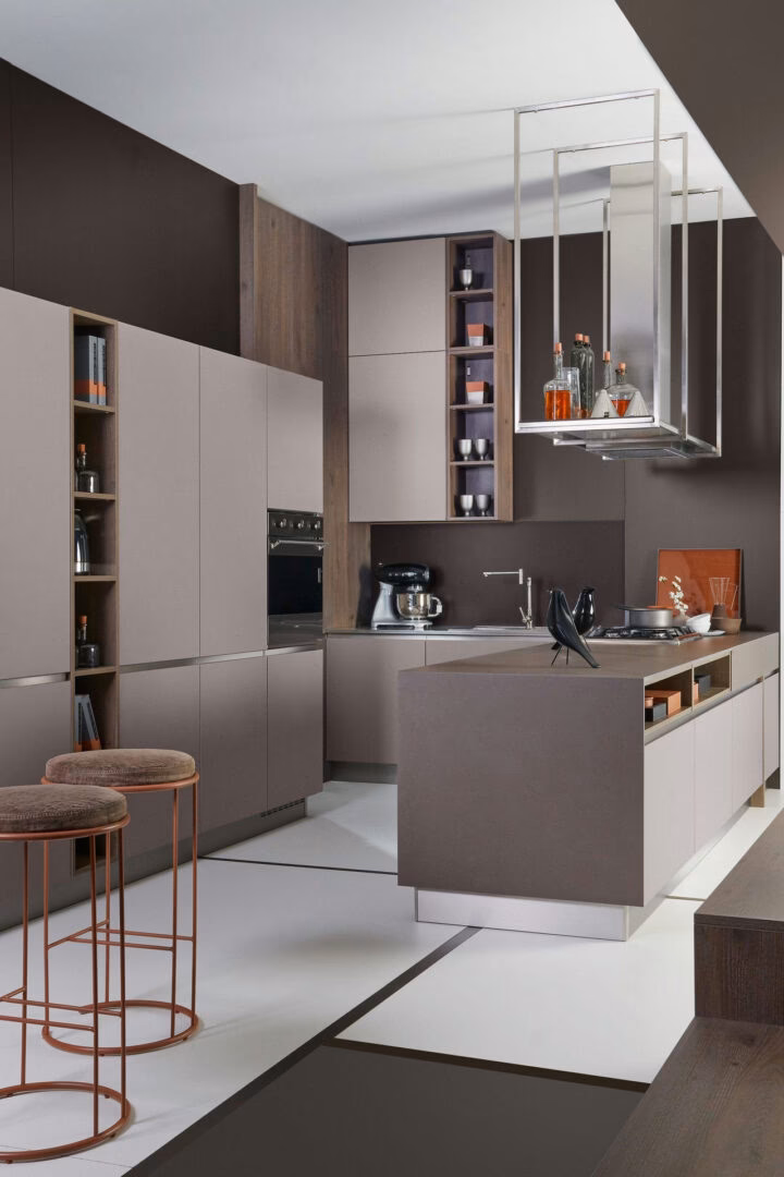 ¿Qué ofrece Johnson para relacionar ambientes, mobiliario y usos?