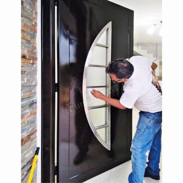 ¿Qué incluye la puerta de doble vidrio de acero inoxidable?