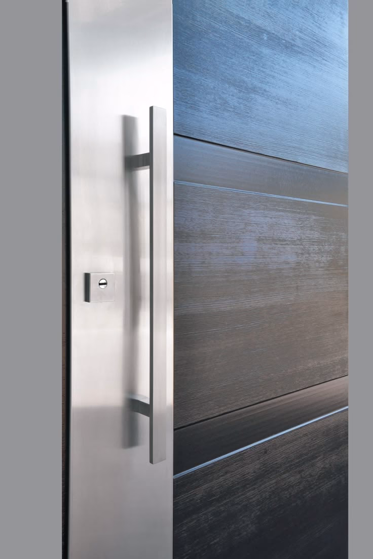 ¿Cuáles son las alternativas más duraderas para puertas de exterior minimalista?