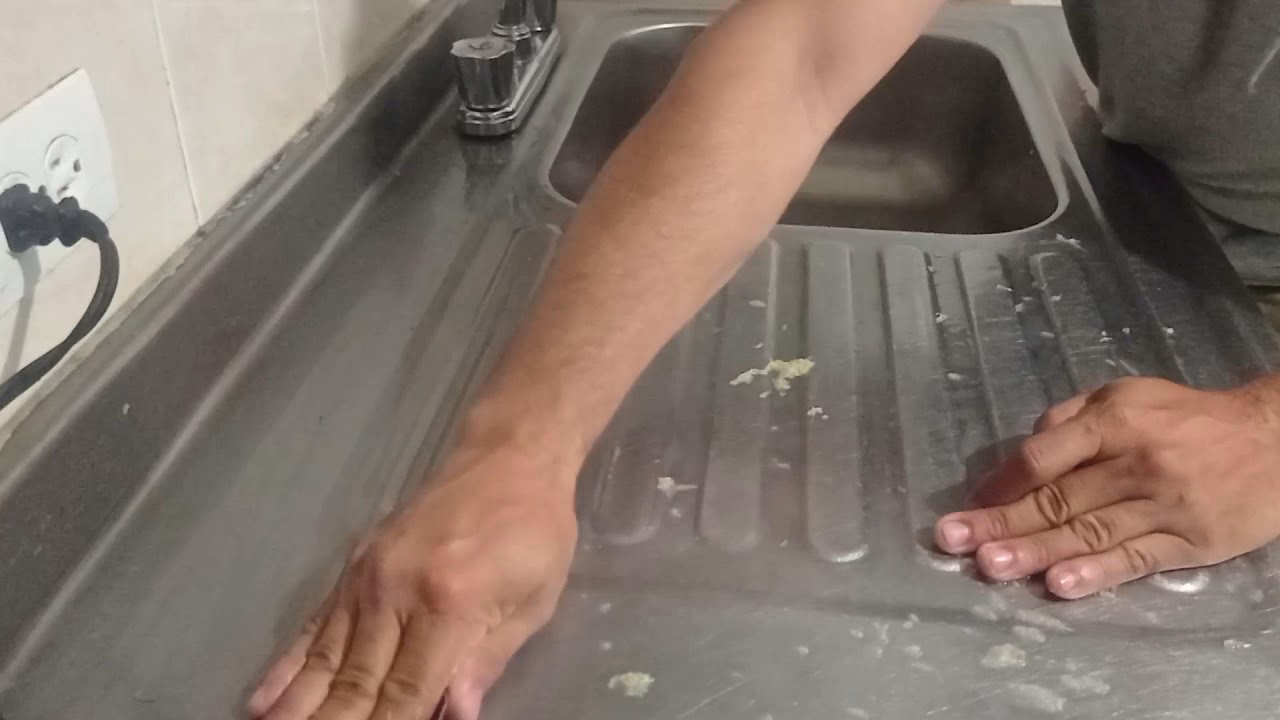 ¿Cómo quitar rayas de acero inoxidable?