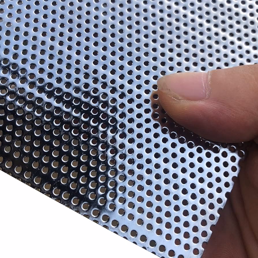 ¿Por qué se recomienda no perforar los agujeros de fijación?