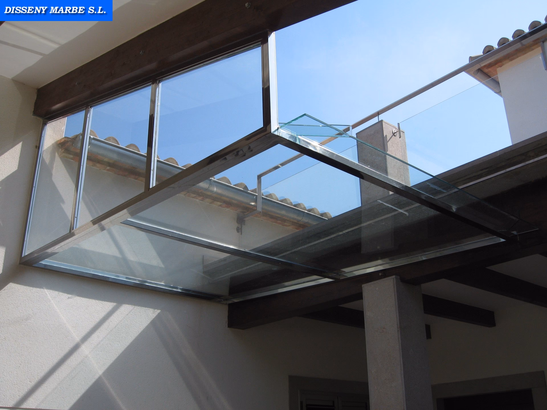 ¿Cómo equipar tu techo de vidrio laminado con iluminación LED?