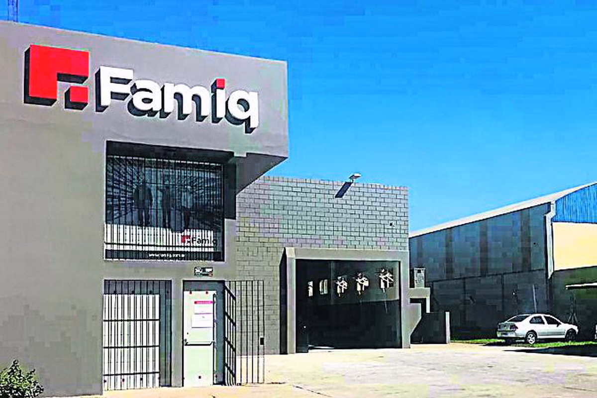 ¿Cuáles son las actividades y servicios de acero inoxidable?