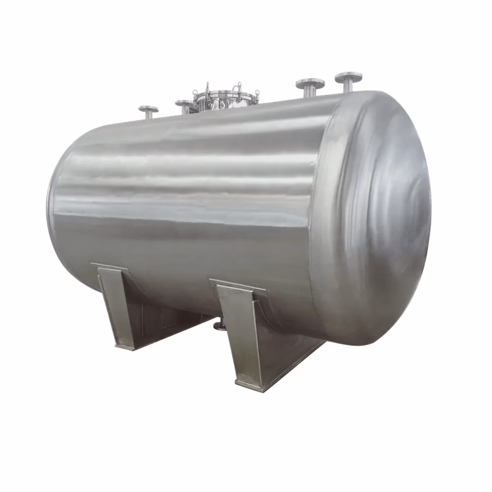 ¿Qué función cumple el intercambiador de calor en un tanque de agua caliente?