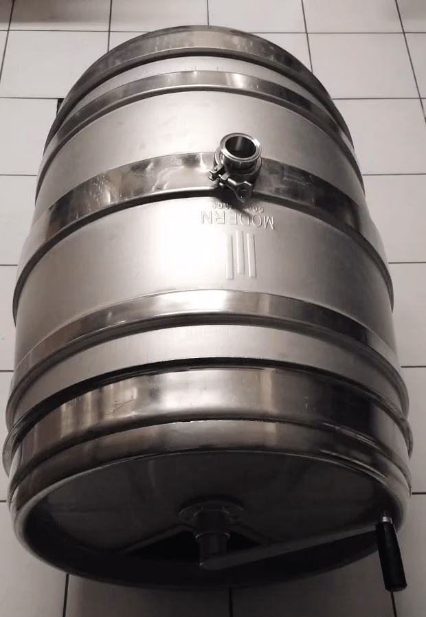 ¿Qué es mejor polietileno o acero inoxidable?