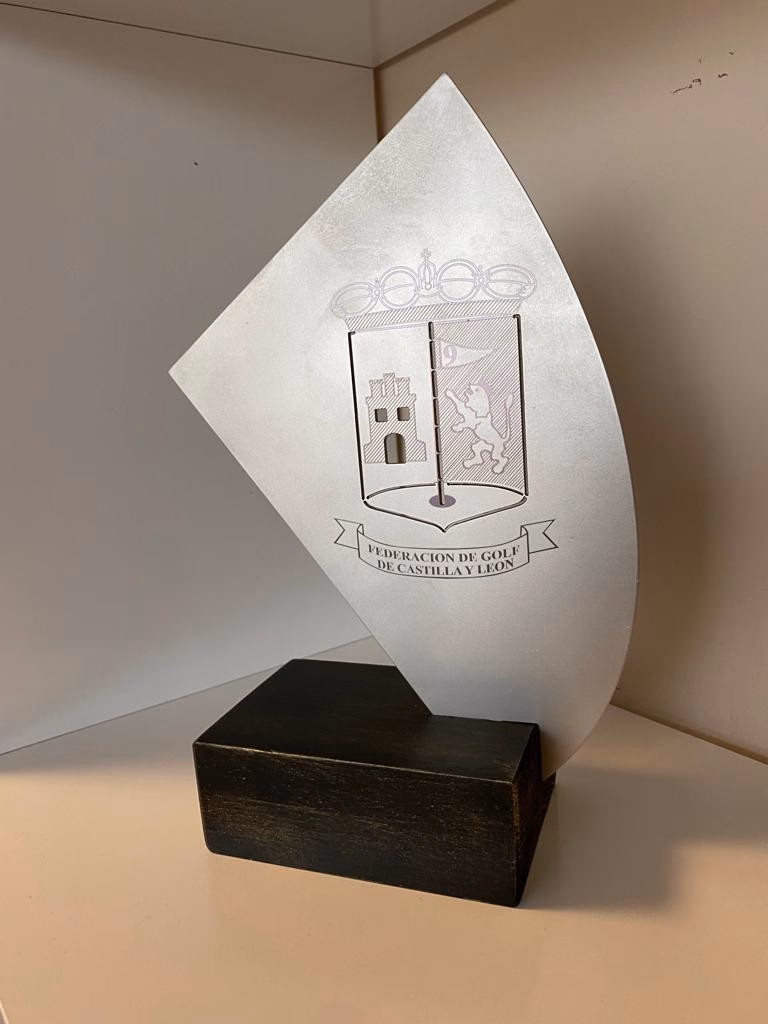 ¿Cómo comprar trofeos de cristal personalizados?